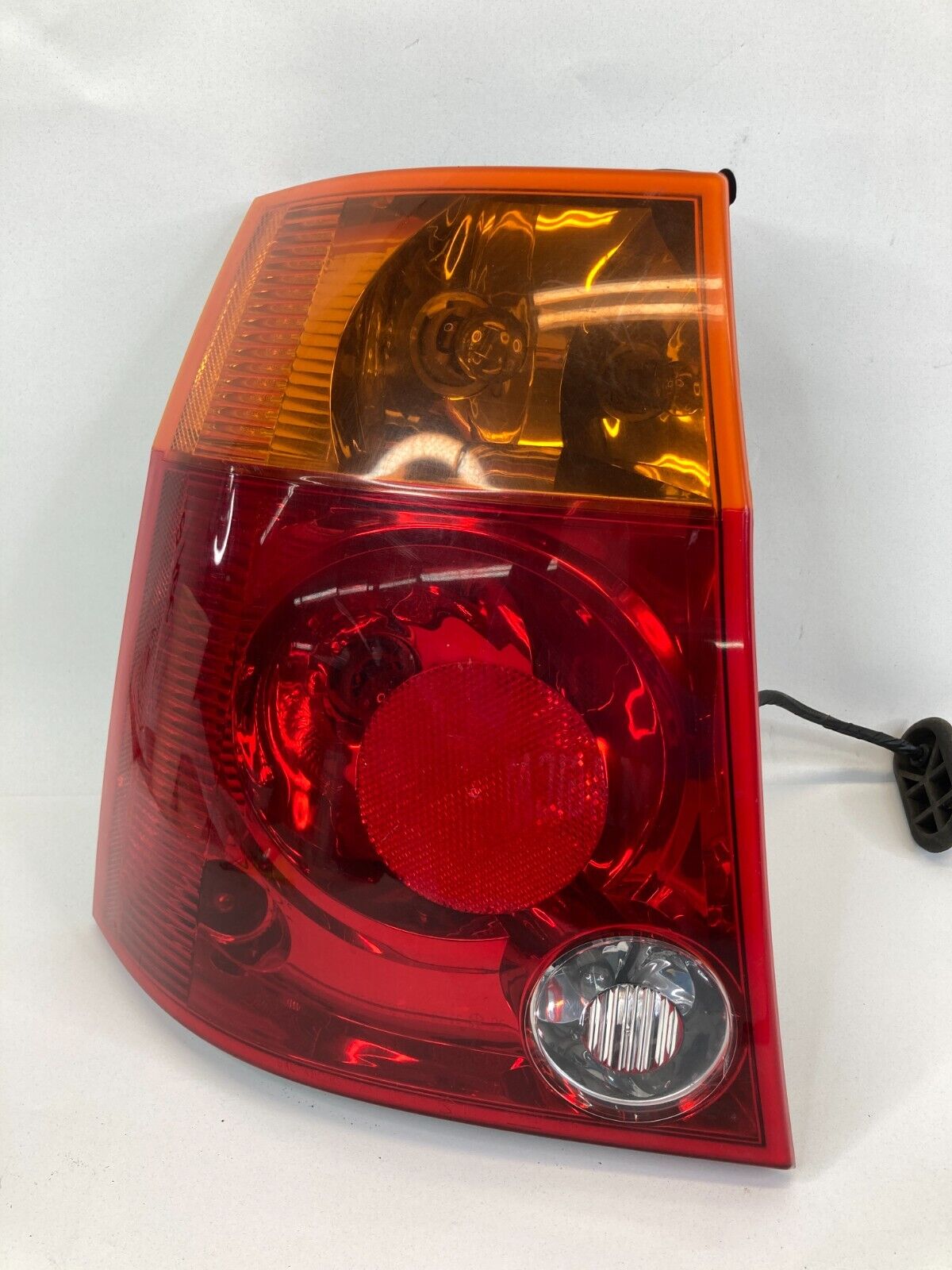 2004-2008 Chrysler Pacifica Rear Left Driver Side Tail Light Taillight Taillamp