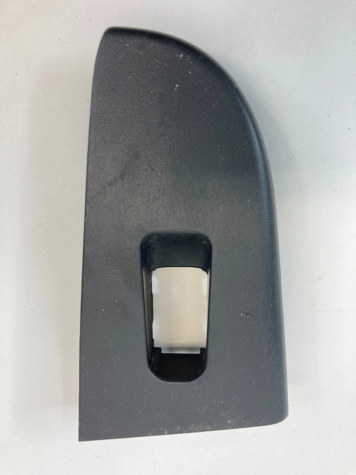 07-10 HYUNDAI ELANTRA SEDAN REAR LEFT BACK DOOR WINDOW SWITCH BEZEL 93580-2H000