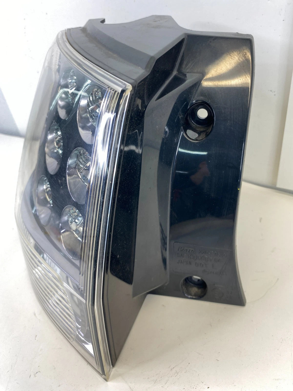 2007-2013 MITSUBISHI OUTLANDER LEFT SIDE QUARTER PANEL TAILLIGHT TAIL LAMP OEM