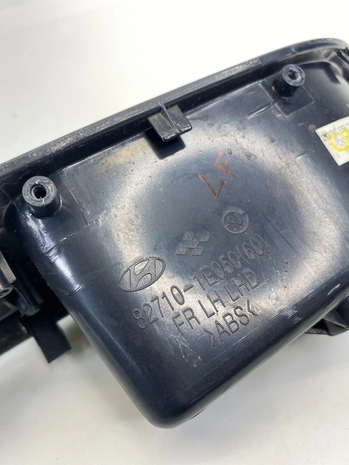 2006-2010 HYUNDAI ACCENT SEDAN FRONT LEFT MASTER WINDOW SWITCH BEZEL 82710-1E050