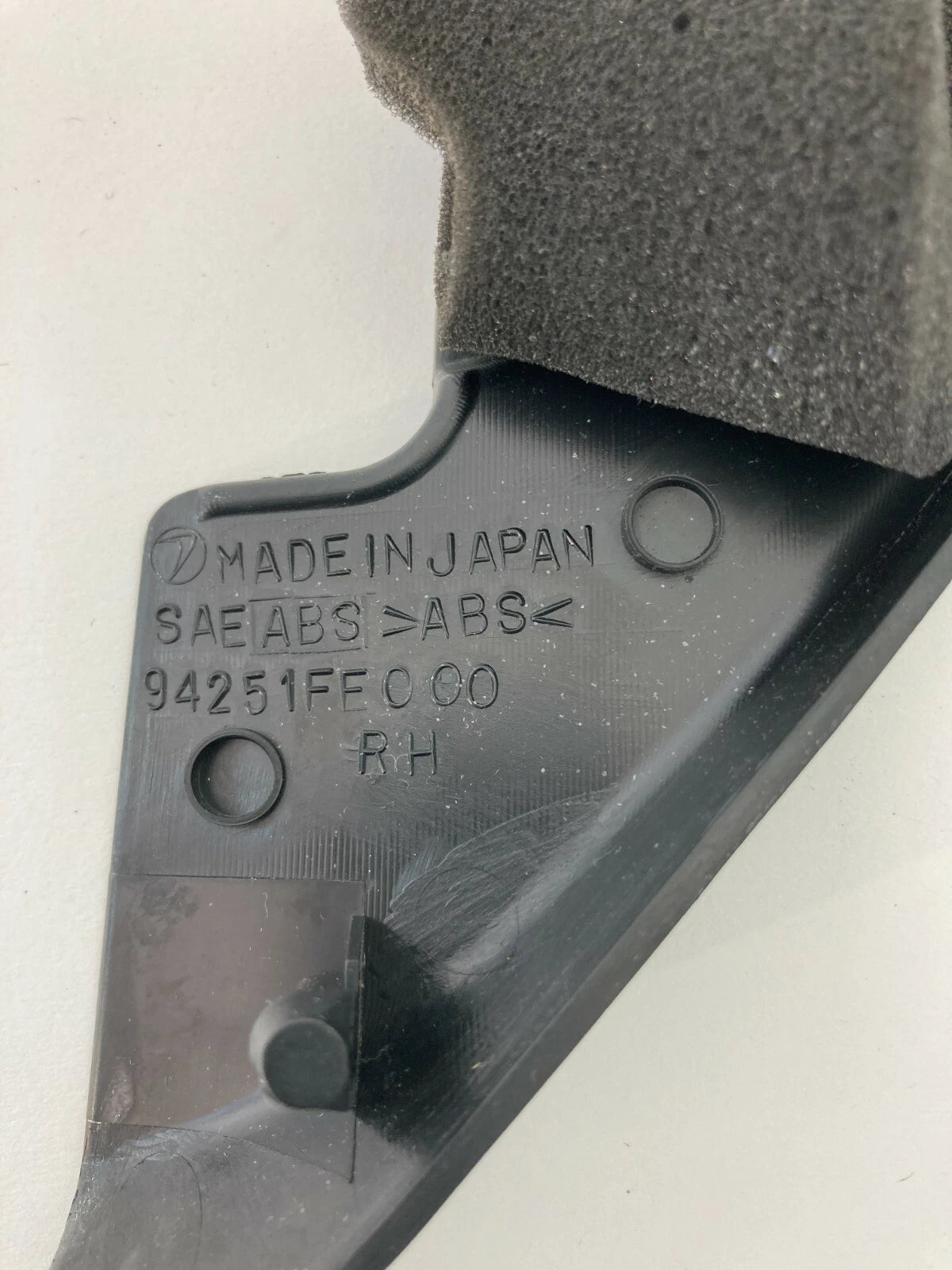 02-07 SUBARU IMPREZA FRONT RIGHT INNER DOOR MIRROR BOLT TRIM COVER 94251FE000