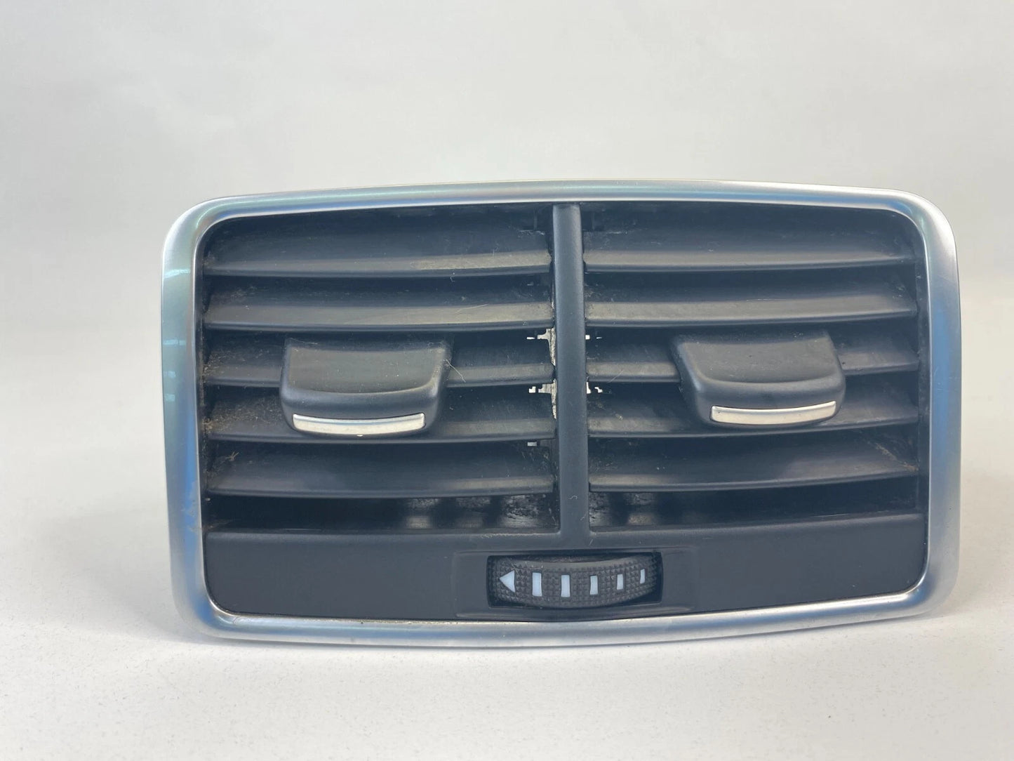 2007-2011 AUDI A6 QUATTRO REAR CENTER CONSOLE AIR VENT REFLECTOR ASSEMBLY OEM