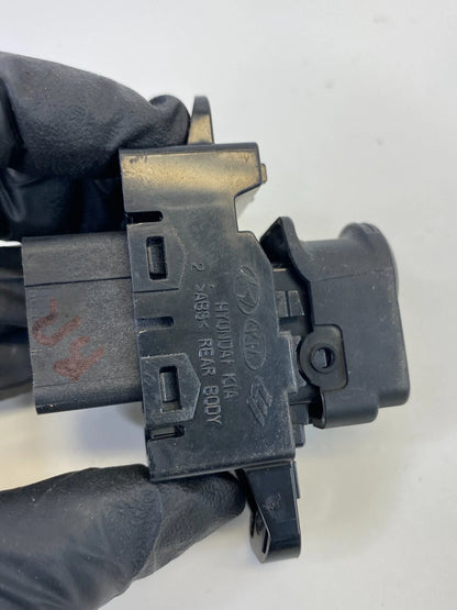 13-17 HYUNDAI ACCENT REAR RIGHT SIDE DOOR POWER WINDOW CONTROL SWITCH 935811R001