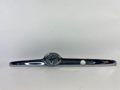 2003 2004 Toyota Avalon Rear Trunk Lid Molding Handle Garnish 76801-07010 OEM