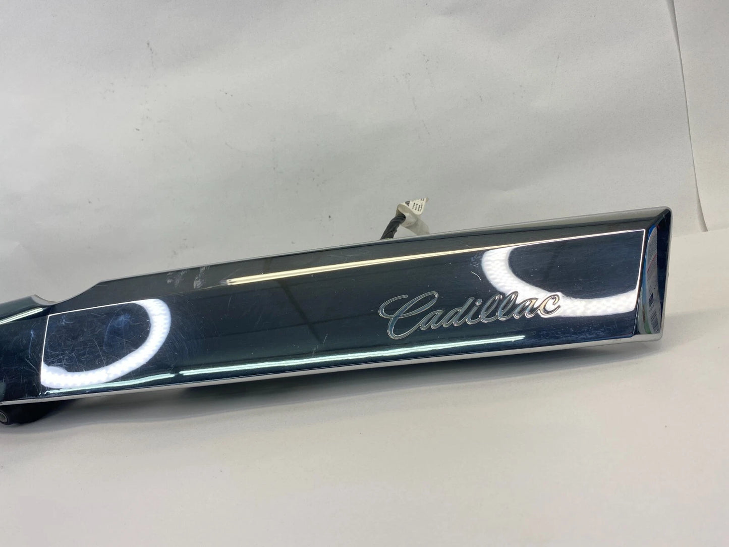 10-16 CADILLAC SRX LIFTGATE TAILGATE LICENSE MOLDING HANDLE W/ CAMERA 20902911