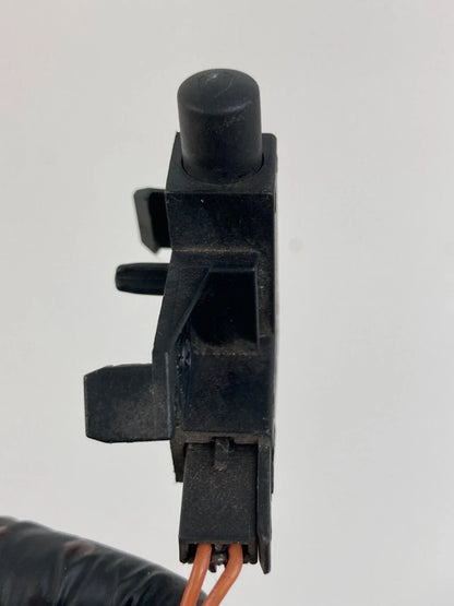 1998-2010 VOLKSWAGEN BEETLE GLOVE BOX COUTESY LIGHT LAMP W/ PARKING BRAKE SENSOR