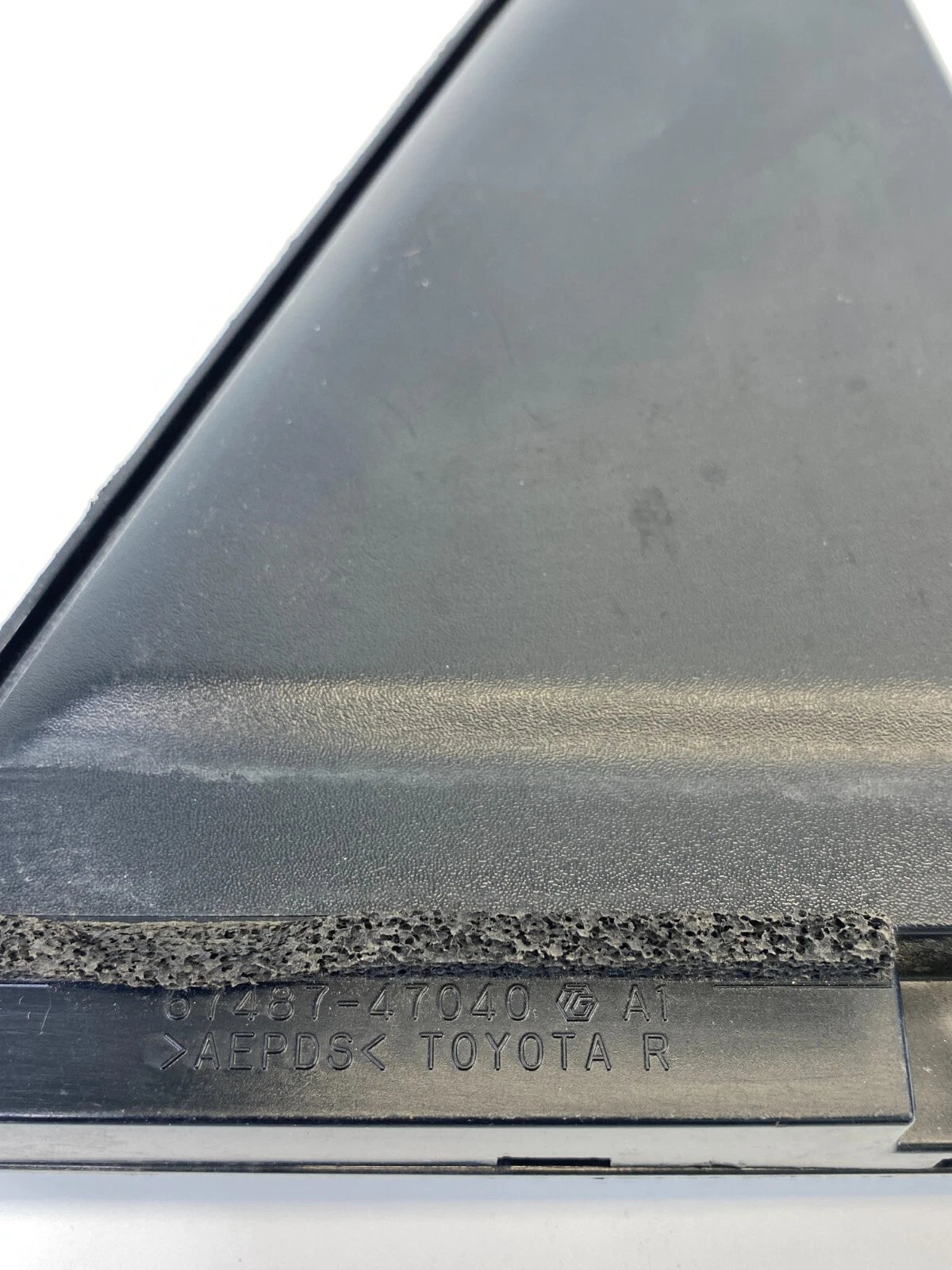 2010-2015 TOYOTA PRIUS REAR RIGHT PASSENGER DOOR OUTER CORNER COVER 67487-47040