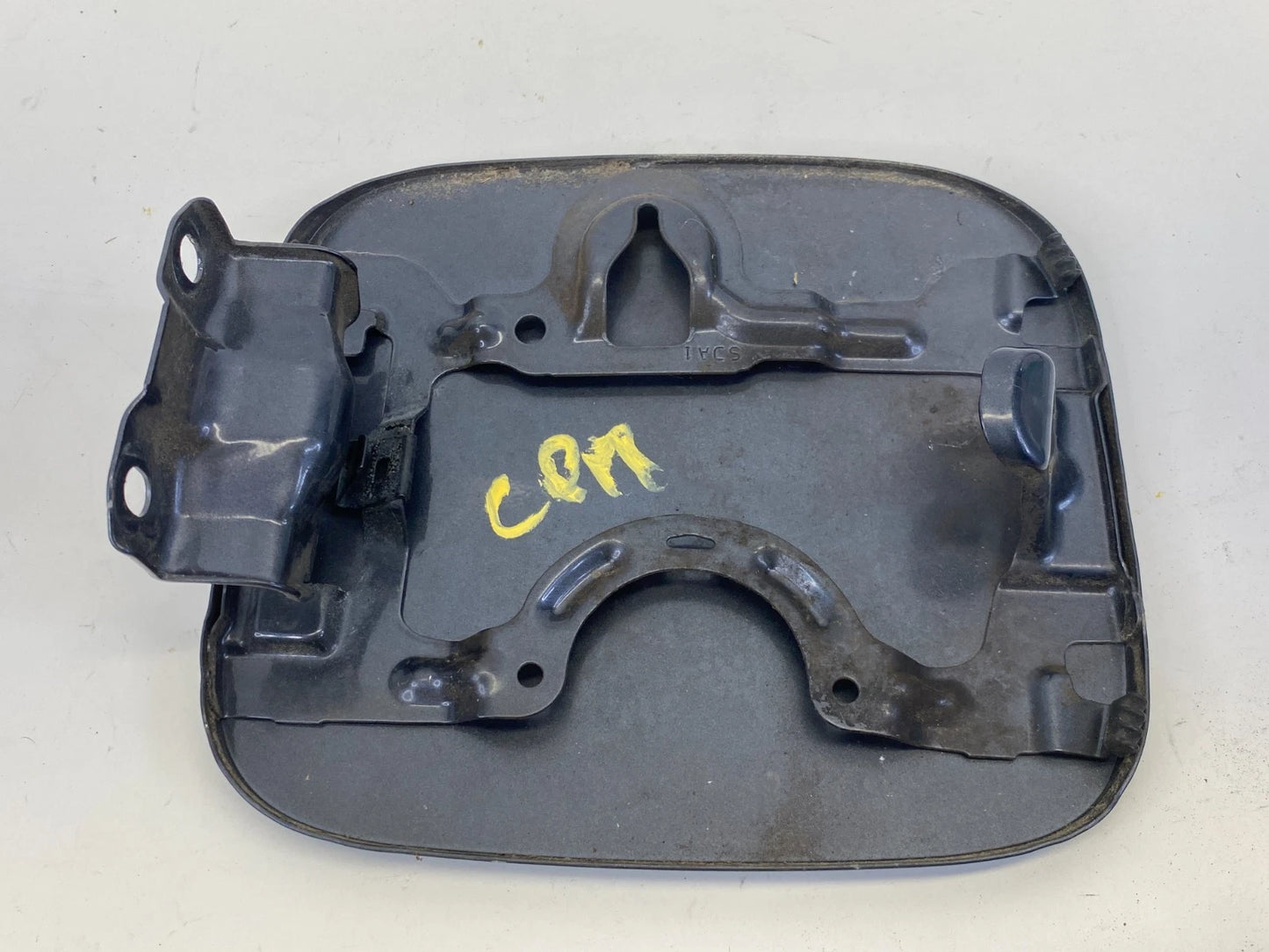 2003-2007 HONDA ACCORD SEDAN EXTERIOR QUARTER PANEL MOUNTED FUEL FILLER LID DOOR