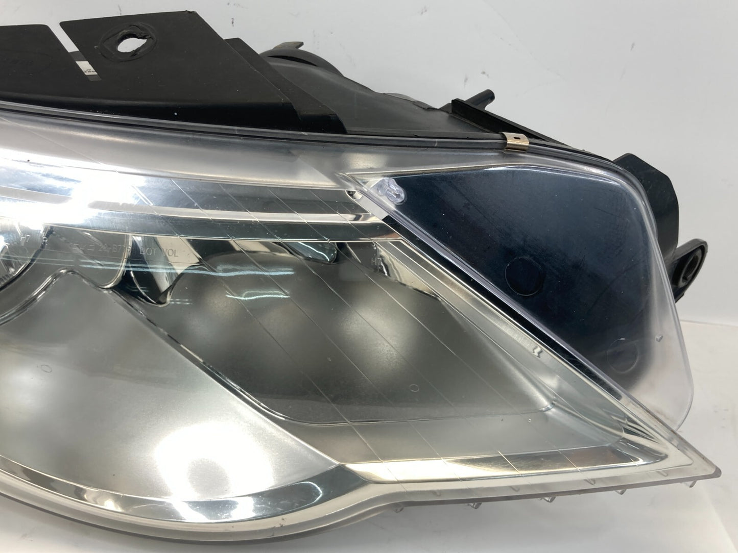 2009-2012 Volkswagen CC Front Right Passenger Headlight Headlamp Aftermarket