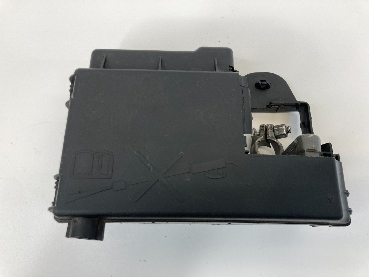 2011-2016 Chevrolet Cruze Positive Battery Upper Cover w/ Terminal 96889385