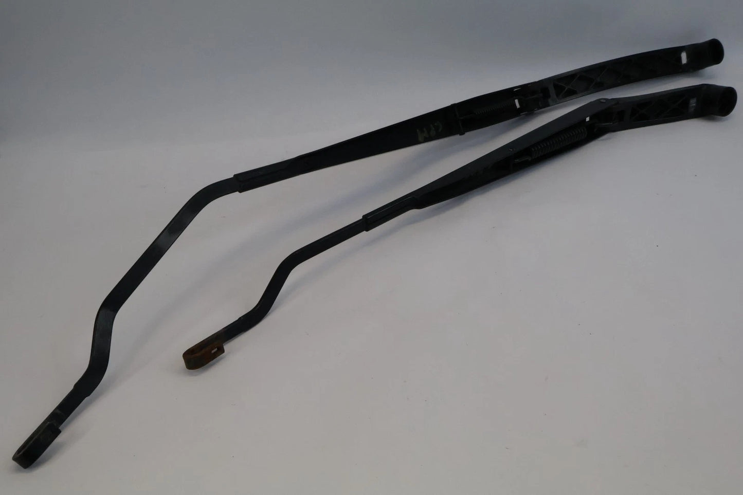 2011-2016 HYUNDAI ELANTRA FRONT LEFT & RIGHT WINDSHIELD WIPER ARM PAIR SET OEM