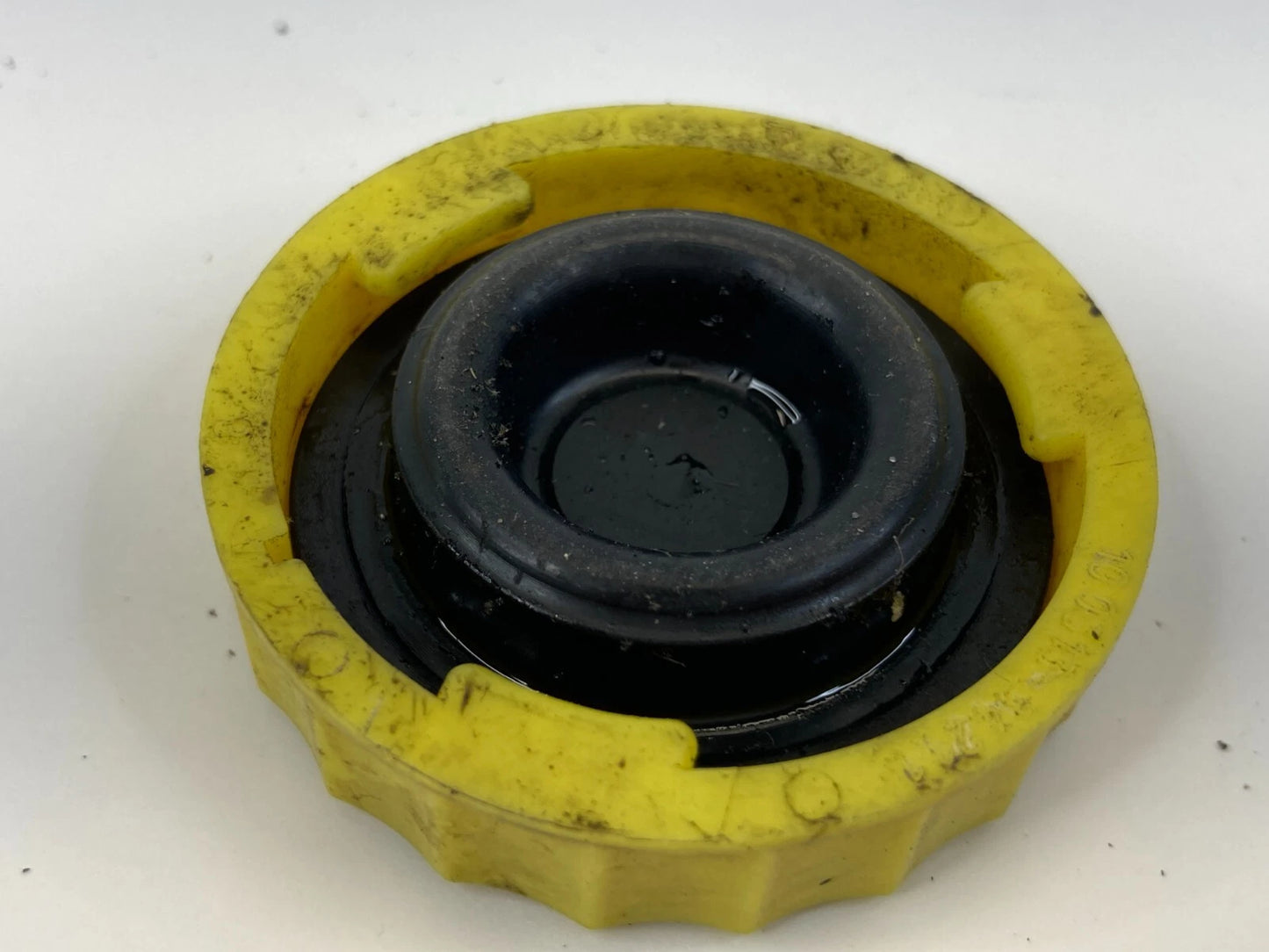 2005-2008 CHRYSLER 300 BRAKE MASTER CYLINDER RESERVOIR FLUID CAP COVER OEM