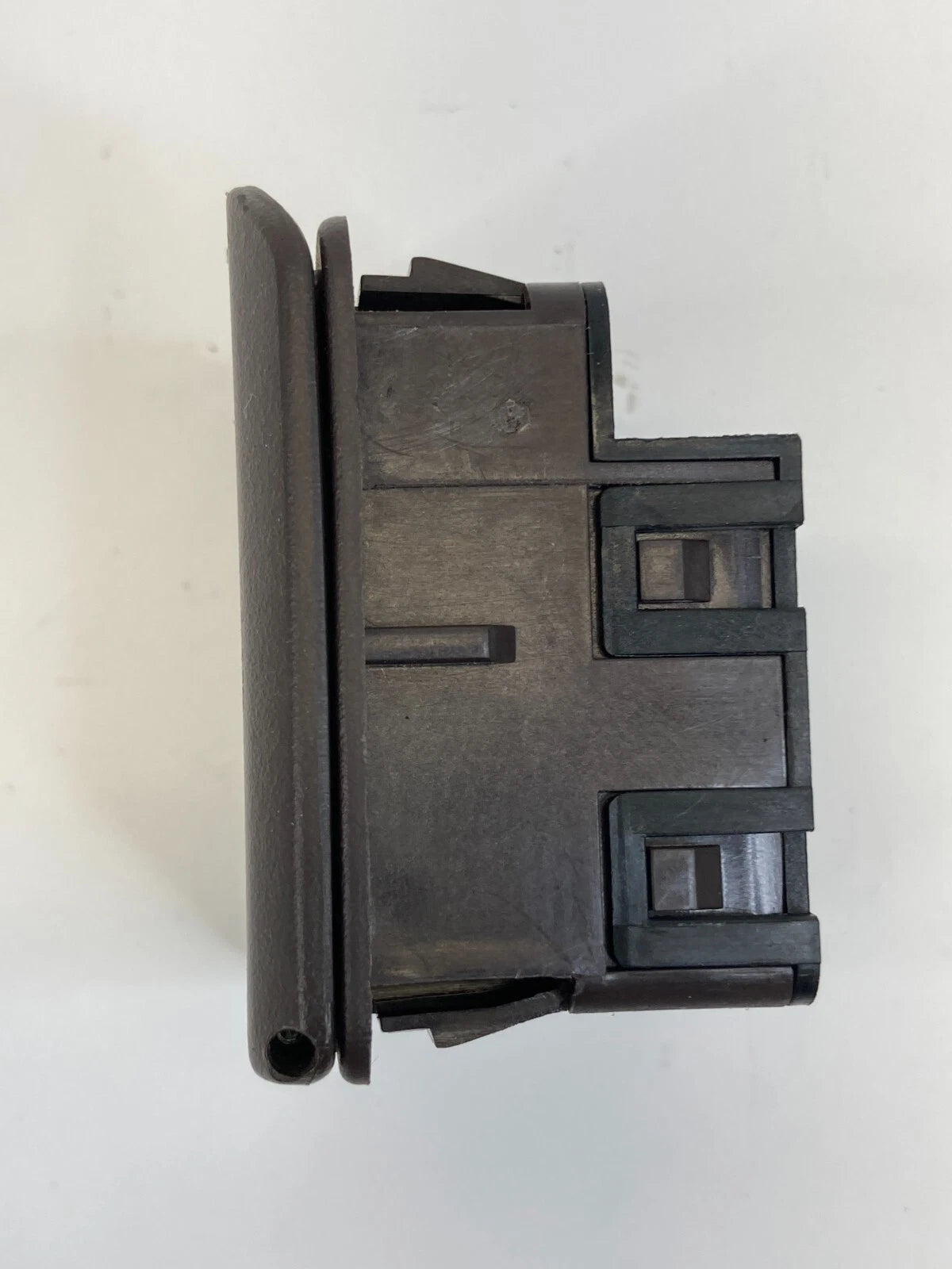 11-16 BUICK REGAL CENTER CONSOLE 120 VOLT POWER OUTLET RECEPTACLE 1333285 OEM