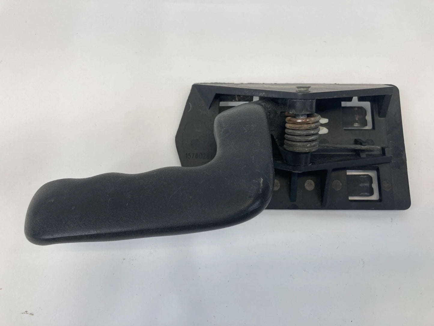 2000-2006 GMC YUKON FRONT LEFT DRIVER INSIDE DOOR HANDLE OEM FACTORY 15760297