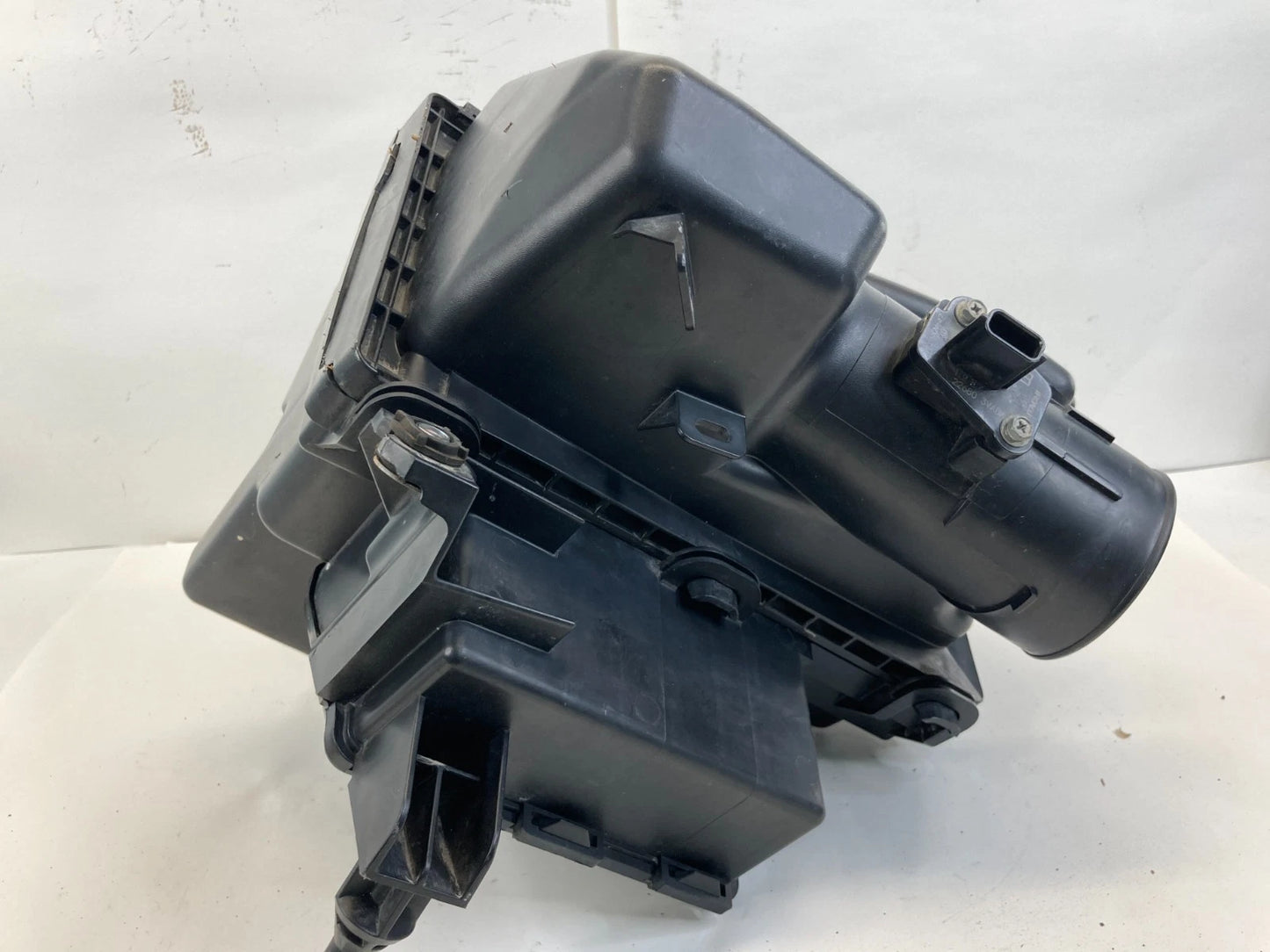 2013-2017 Nissan Quest 3.5L V6 A/T Air Intake Cleaner Box w/ Maf Sensor OEM