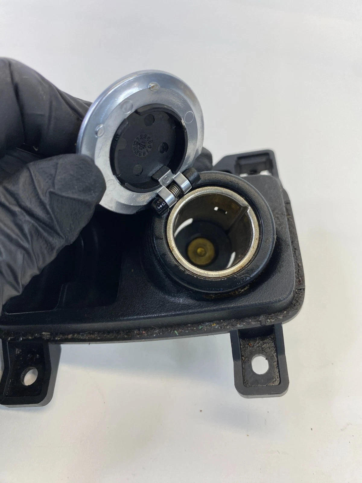 12-14 FORD FOCUS FRONT CENTER CONSOLE 12V POWER OUTLET SOCKET BM51-A045L43-AW