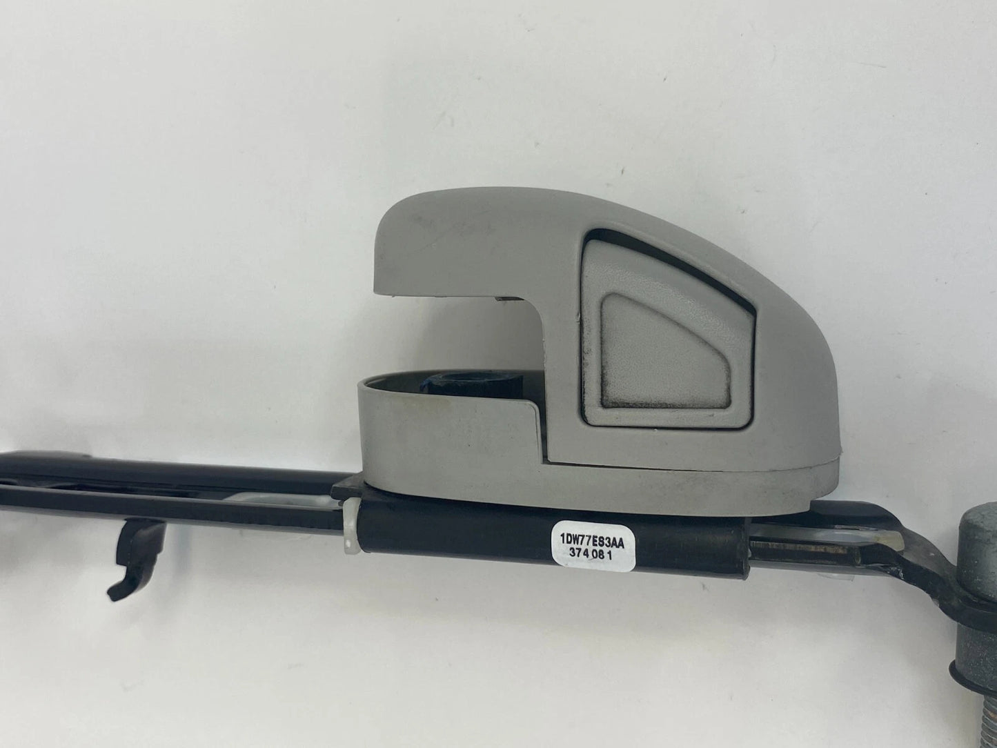 2009 2010 VOLKSWAGEN ROUTAN FRONT LEFT SEAT BELT HEIGHT ADJUSTER 1DW77ES3AA