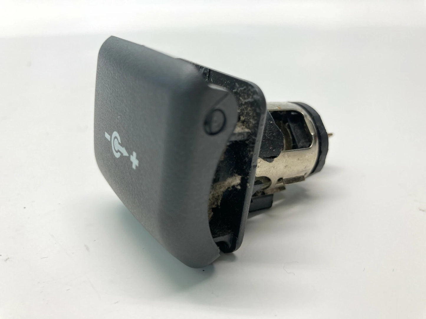 2002-2005 BMW 745I 745LI FRONT DASH POWER OUTLET SUPPLY PLUG SWITCH OEM
