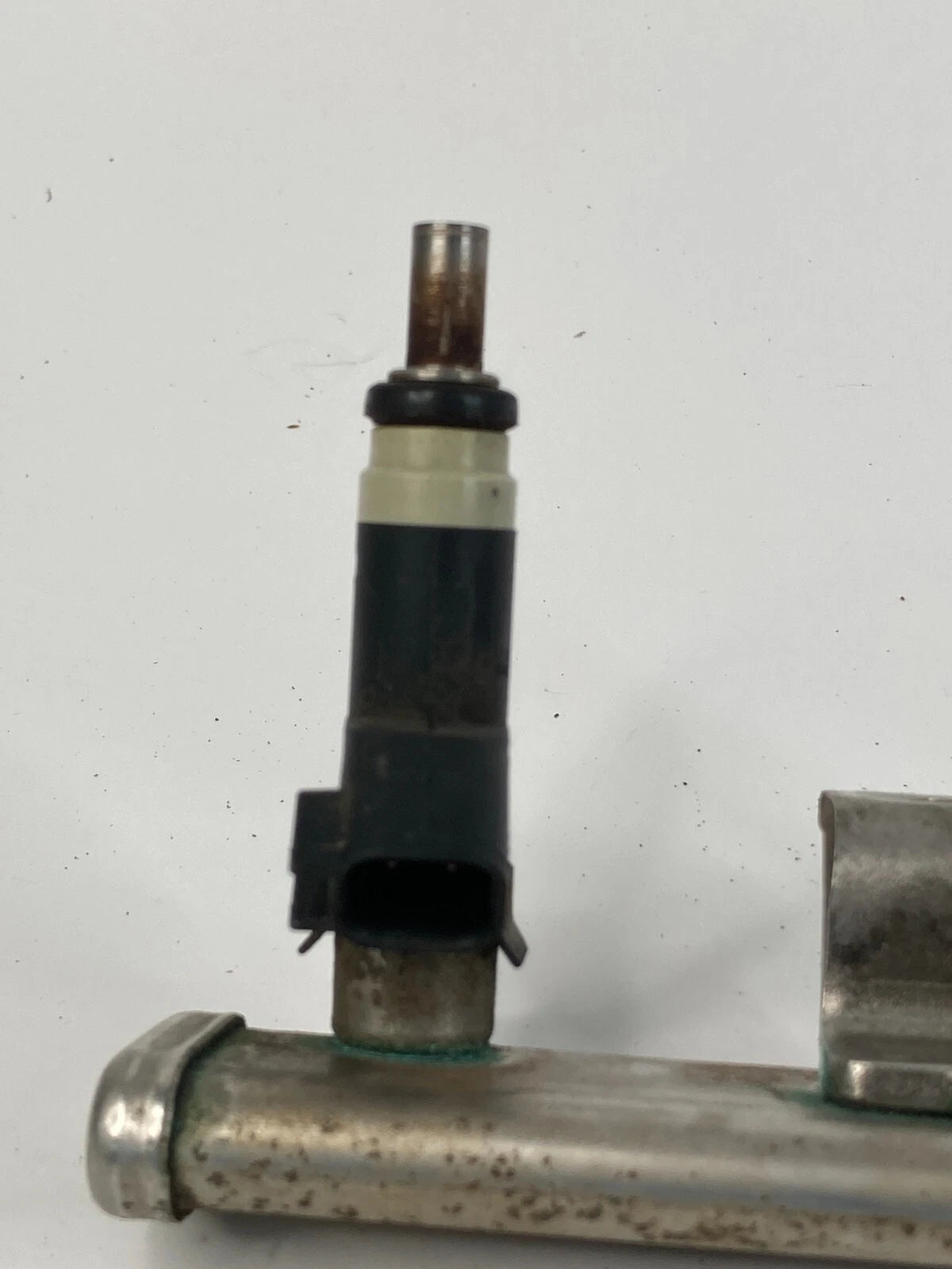 2008-2014 DODGE AVENGER 2.4L A/T FUEL INJECTOR RAIL SET 04891577AB OEM