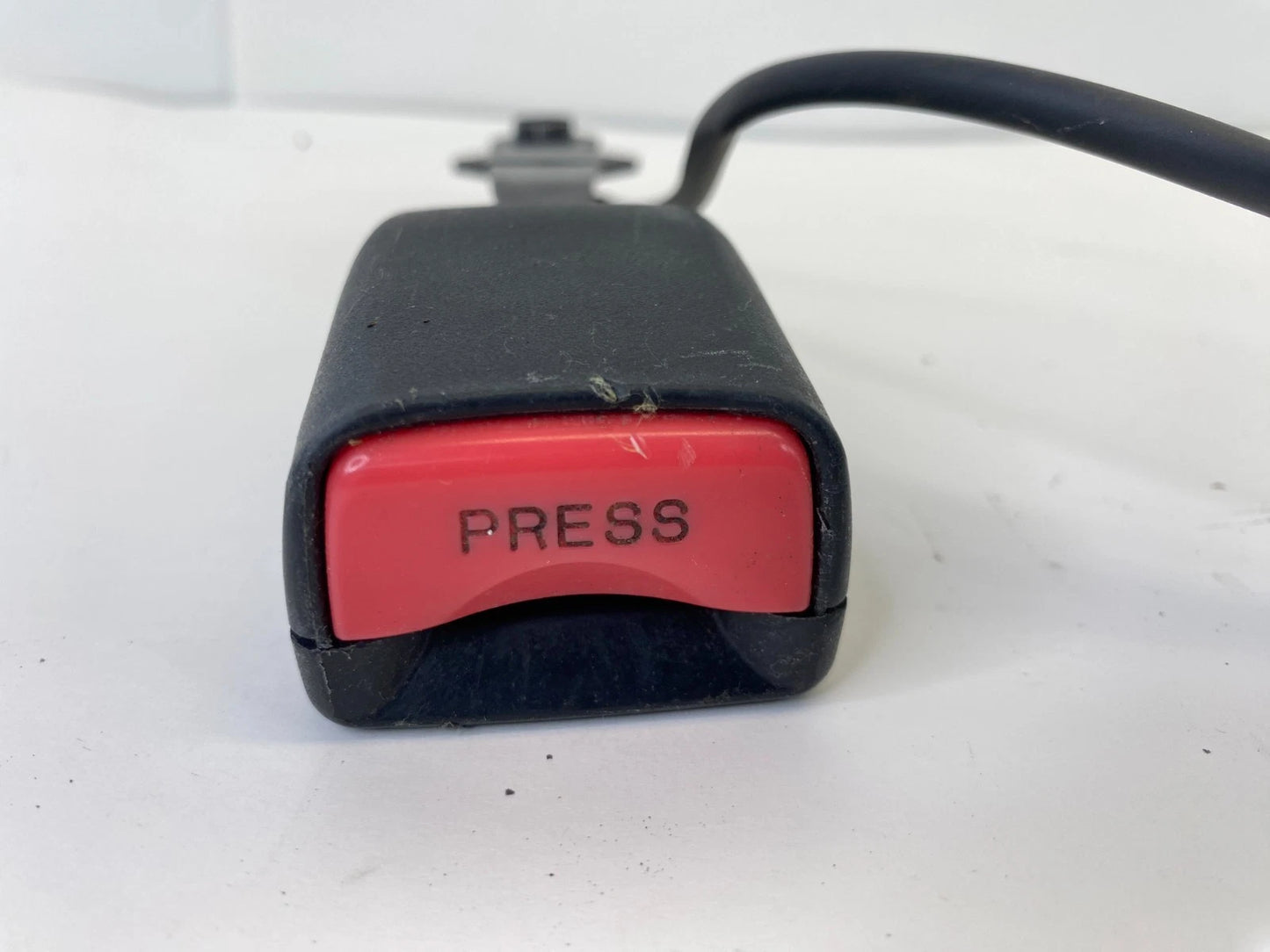2010 MAZDA 3 MAZDA3 FRONT RIGHT PASSENGER SIDE SEAT BELT BUCKLE RECEIVER OEM