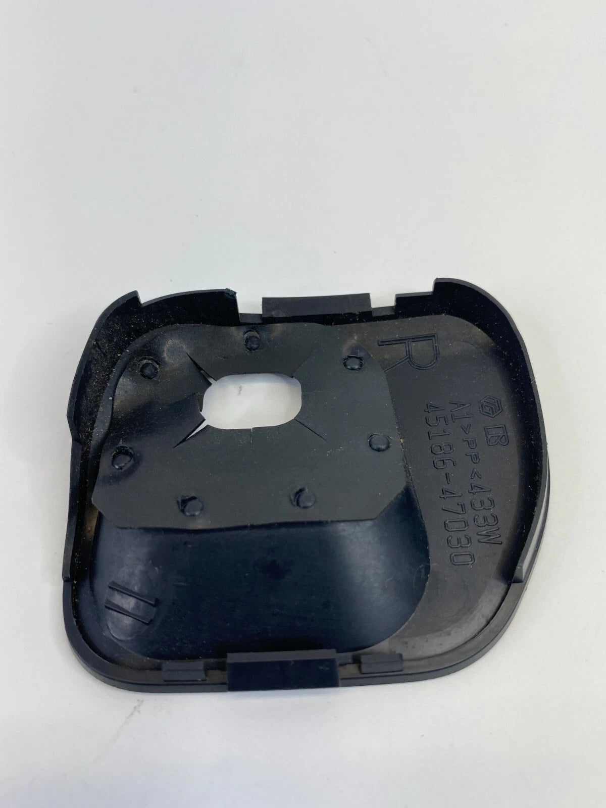 2010-2015 TOYOTA PRIUS STEERING WHEEL CRUISE SWITCH COVER TRIM BEZEL 45186-47030