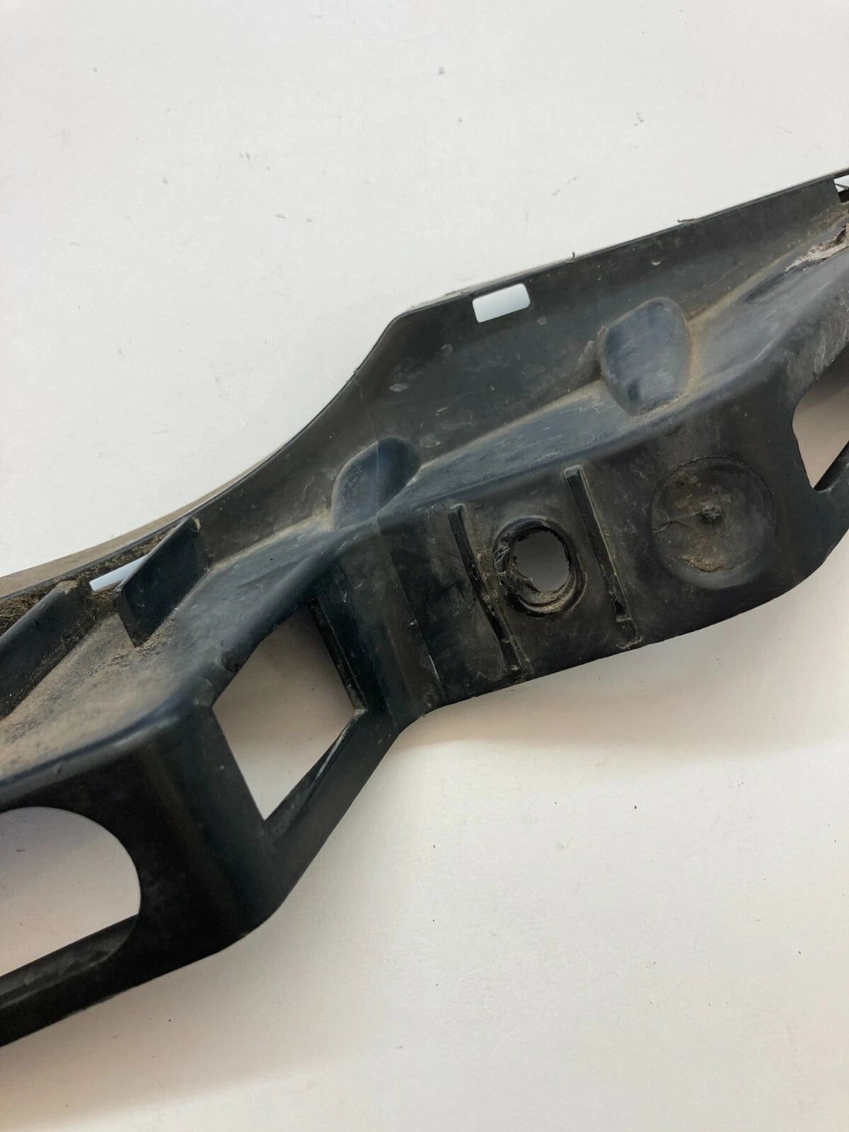 2006-2010 VOLKSWAGEN PASSAT FRONT LEFT SIDE BUMPER MOUNT BRACKET 3C0-807-889 OEM