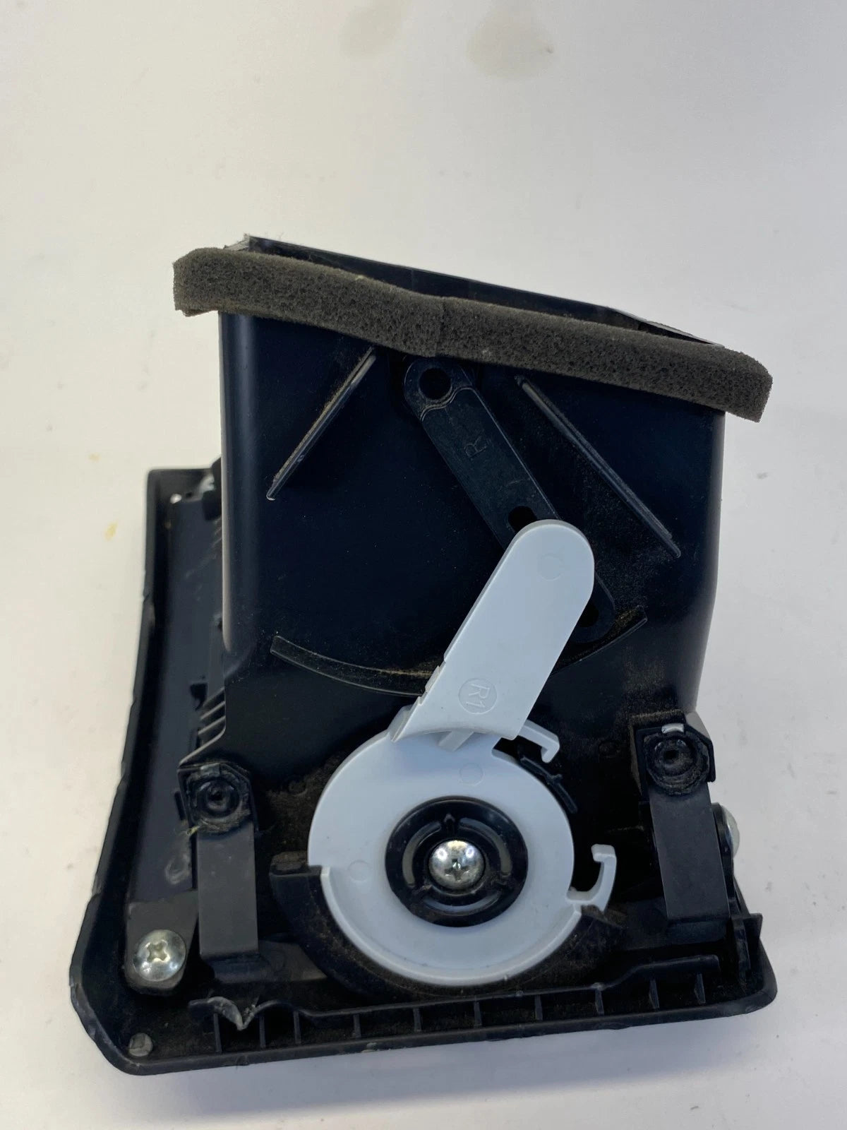 2003-2007 HONDA ACCORD RIGHT PASSENGER SIDE OUTER DASH A/C AIR VENT OUTLET OEM