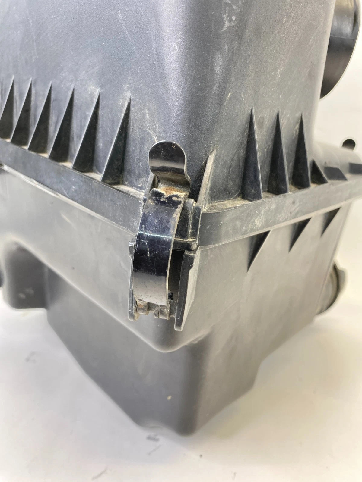 2010-2013 KIA FORTE 2.0L AIR CLEANER FILTER BOX HOUSING 28110-1M400 OEM