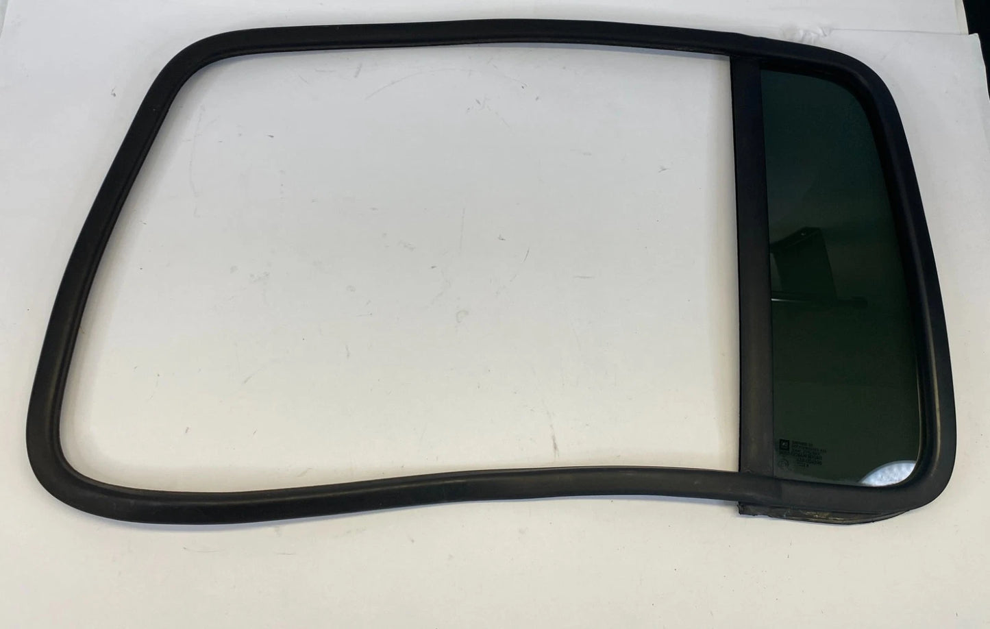 2006-2011 CHEVROLET HHR REAR LEFT BACK DOOR QUARTER FIXED WINDOW GLASS OEM