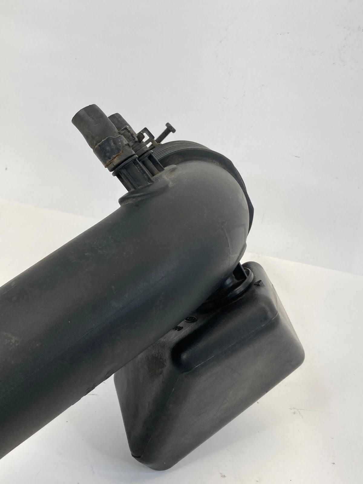 2010-2013 KIA FORTE 2.0L AIR INTAKE HOSE W/ RESONATOR UNIT FRONT OEM 28192-1M400
