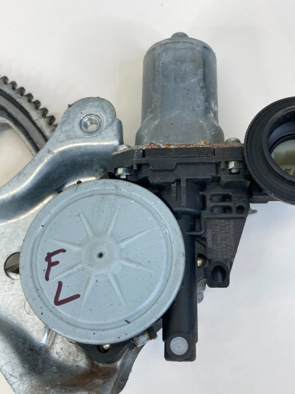 2007-2009 LEXUS RX350 FRONT LEFT DOOR WINDOW REGULATOR MOTOR 85720-AE020 OEM