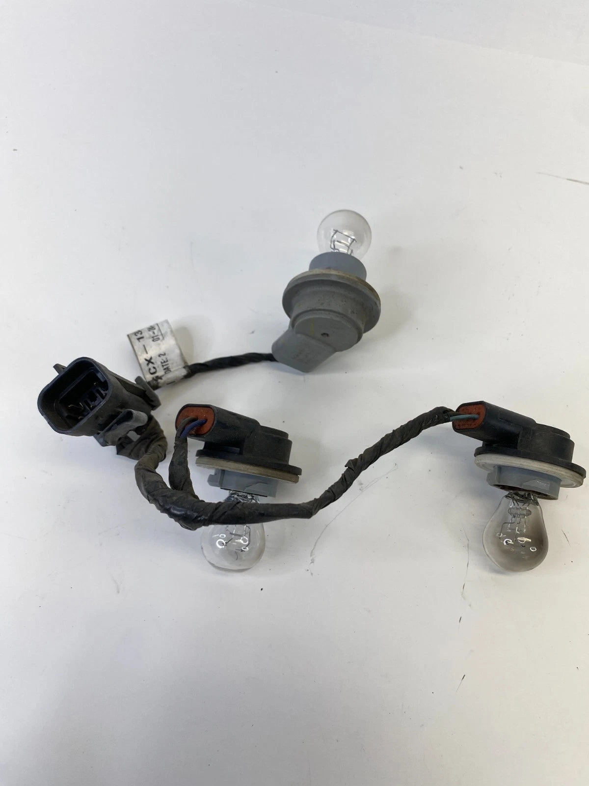 2002-2007 SATURN VUE TAIL LIGHT LAMP WIRE HARNESS REAR PLUG 2GCX-13407-AC OEM