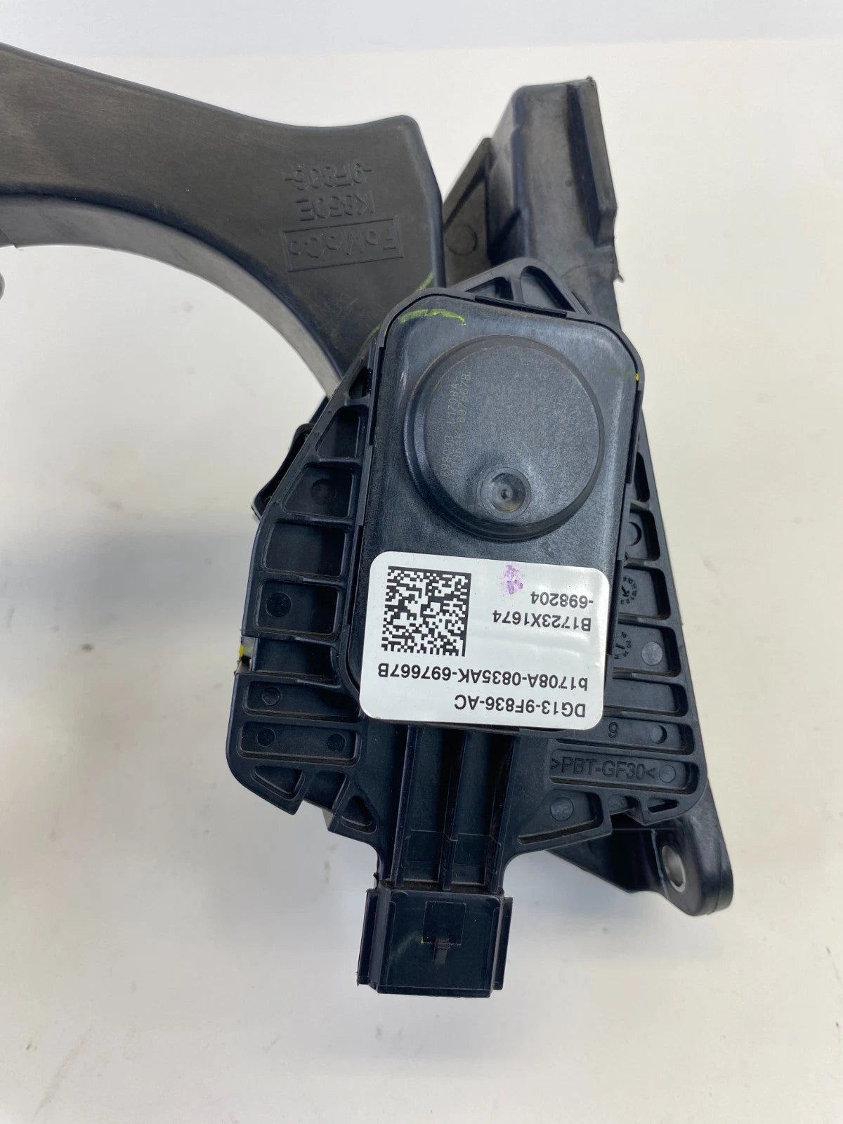 2013-2019 Ford Taurus Accelerator Pedal Gas Assembly DG13-9F836-AC OEM