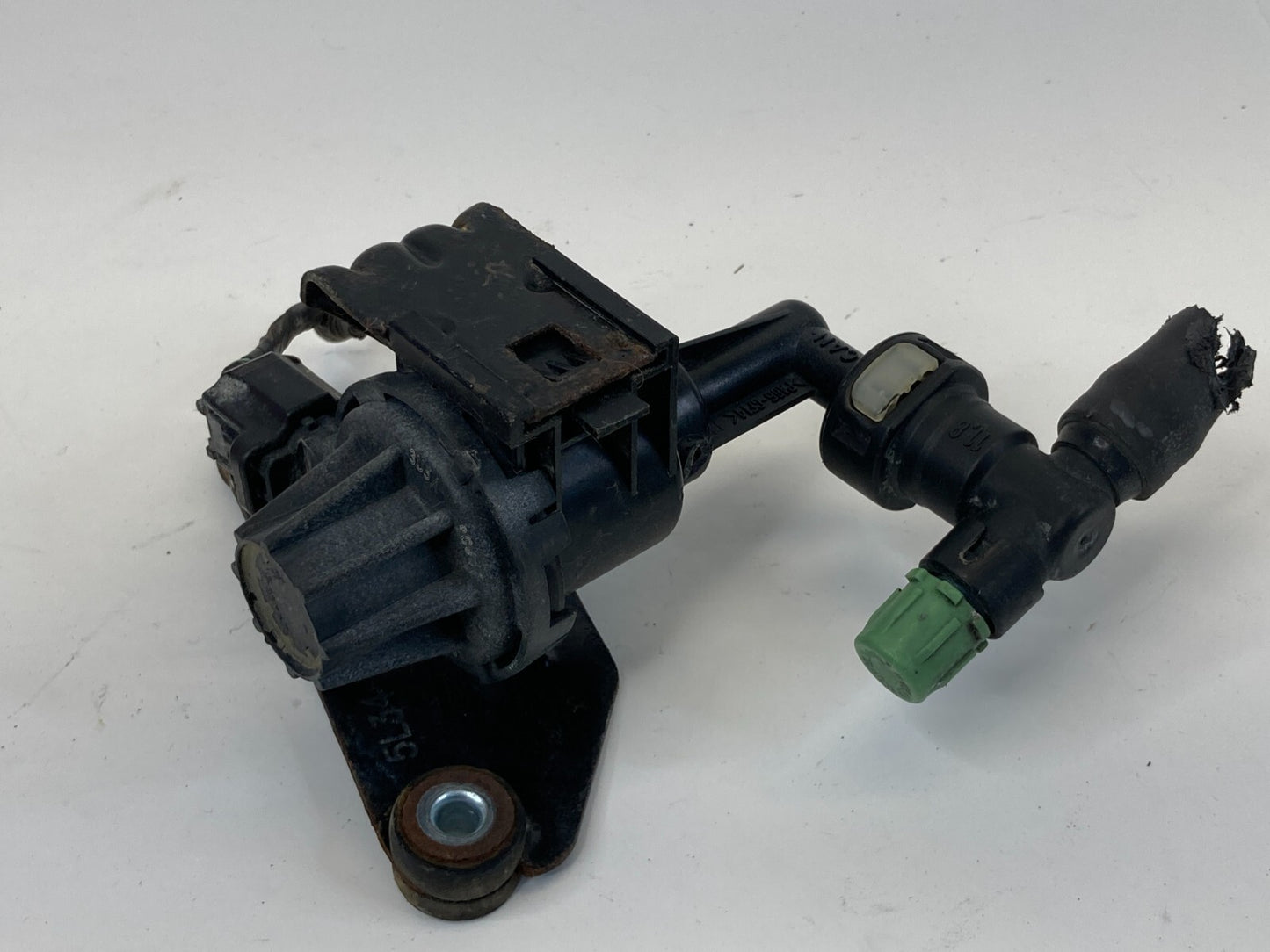 2004-2006 Ford F-150 5.4L V8 Vapor Canister Purge Valve Solenoid 5L34-9G683-AA