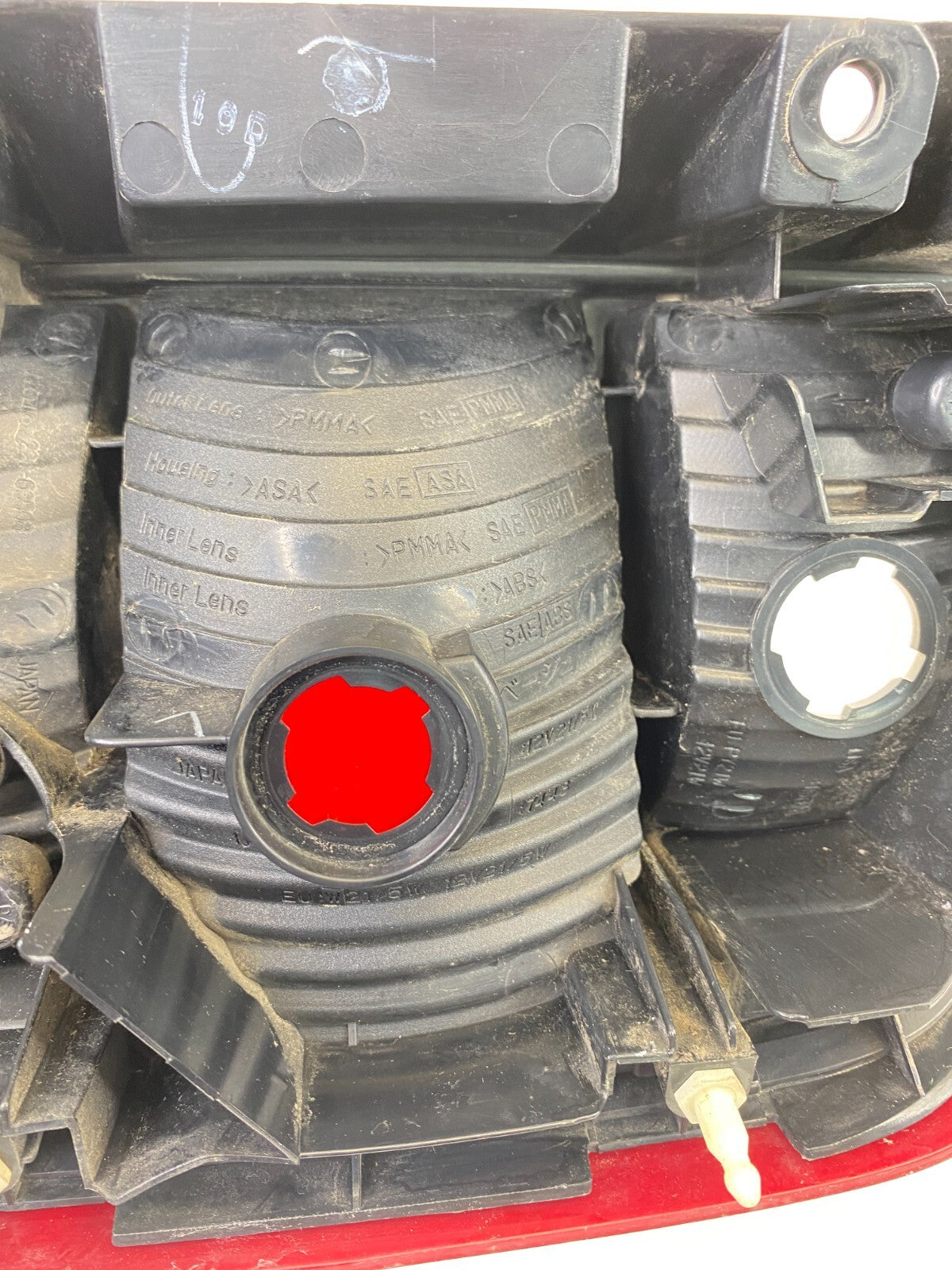 1999-2004 Nissan Pathfinder Rear Left Driver Side Tail Light Taillight Lamp Assy