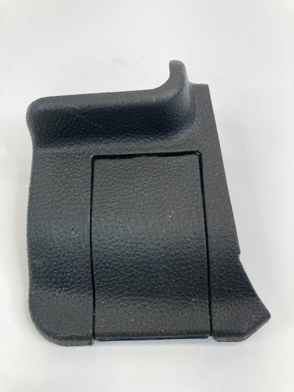 2010-2017 CHEVROLET CHEVY EQUINOX LOWER LEFT SIDE FLOOR BOLT COVER CAP TRIM OEM