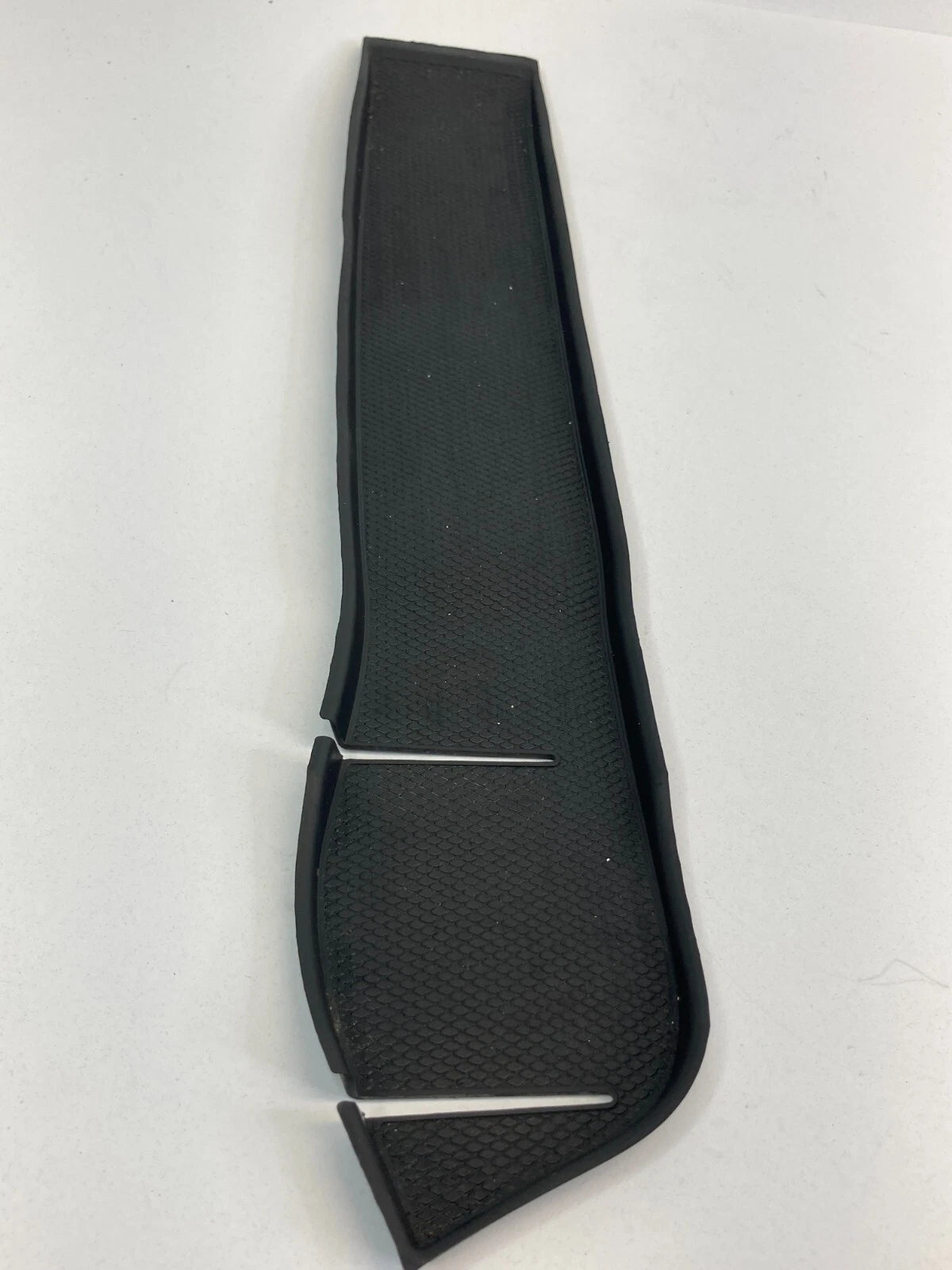 2006-2011 MERCEDES-BENZ ML350 FRONT LEFT RUBBER DOOR POCKET MAT 1647270145 OEM
