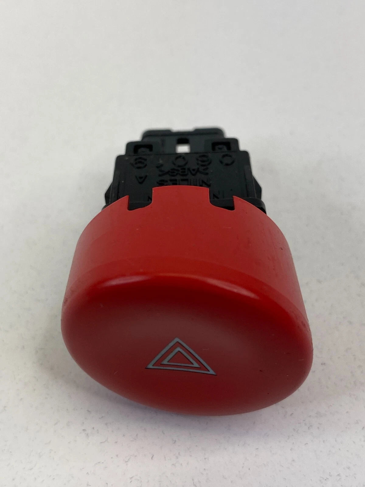 2009-2014 NISSAN CUBE HAZARD EMERGENCY WARNING LIGHT CONTROL SWITCH OEM
