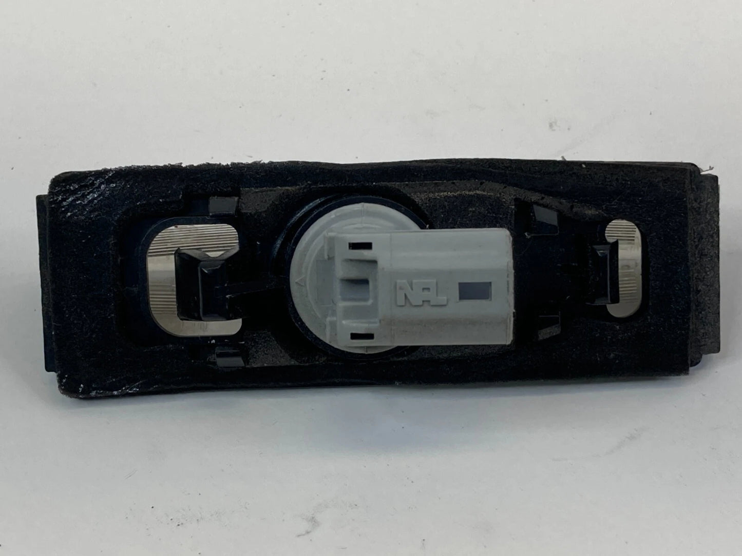 2002-2011 TOYOTA CAMRY SDN REAR TRUNK LID LICENSE PLATE LIGHT LAMP LENS E130553