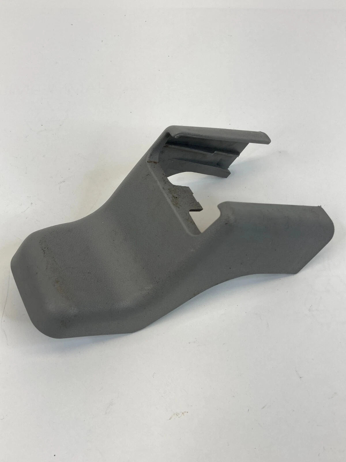 07-11 TOYOTA CAMRY FRONT RIGHT SIDE SEAT RAIL TRACK END COVER TRIM 72137-06040