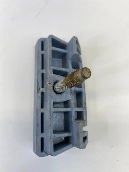 2013-2015 CHEVROLET MALIBU BATTERY HOLD DOWN RETAINER FRONT OEM FACTORY 09115187