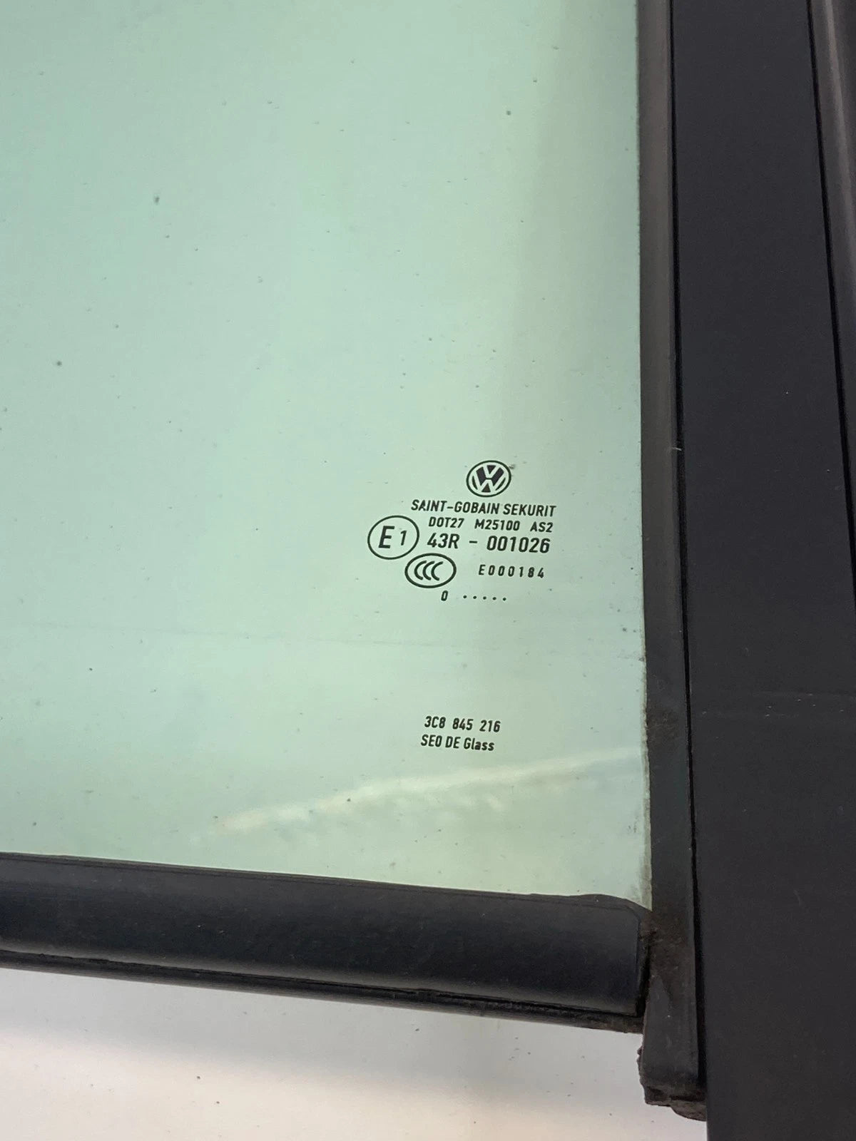 2009-2017 VOLKSWAGEN CC REAR RIGHT DOOR VENT QUARTER WINDOW GLASS 3C8-845-216