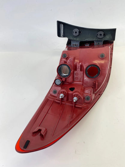 13-16 HYUNDAI SANTA FE RR RIGHT PASSENGER OUTER TAIL LIGHT TAILLIGHT 92402-B8000