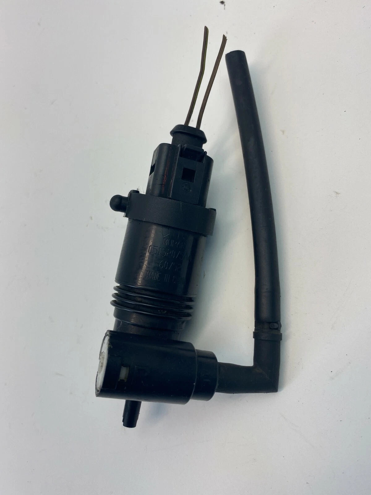 2007-2017 JEEP COMPASS 2.4L L4 WINDSHIELD WIPER WASHER PUMP 05152075AA OEM