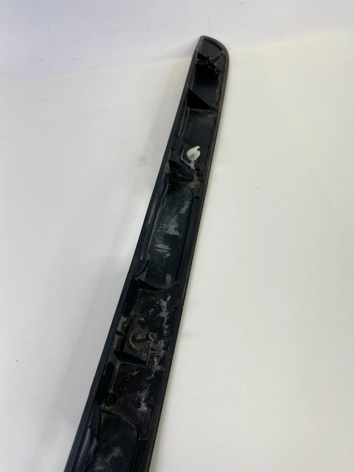 01 02 03 04 05 HONDA CIVIC REAR TRUNK LID LICENSE PLATE MOLDING 74890-S5P-A OEM