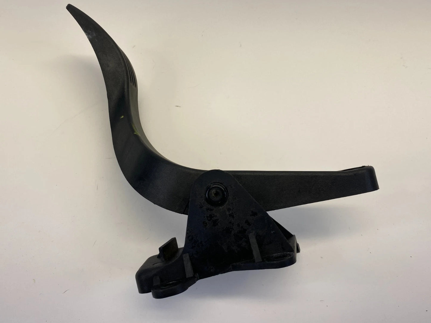 2000-2007 FORD FOCUS ACCELERATOR GAS PEDAL ASSEMBLY OEM 98AB-9P732-AF