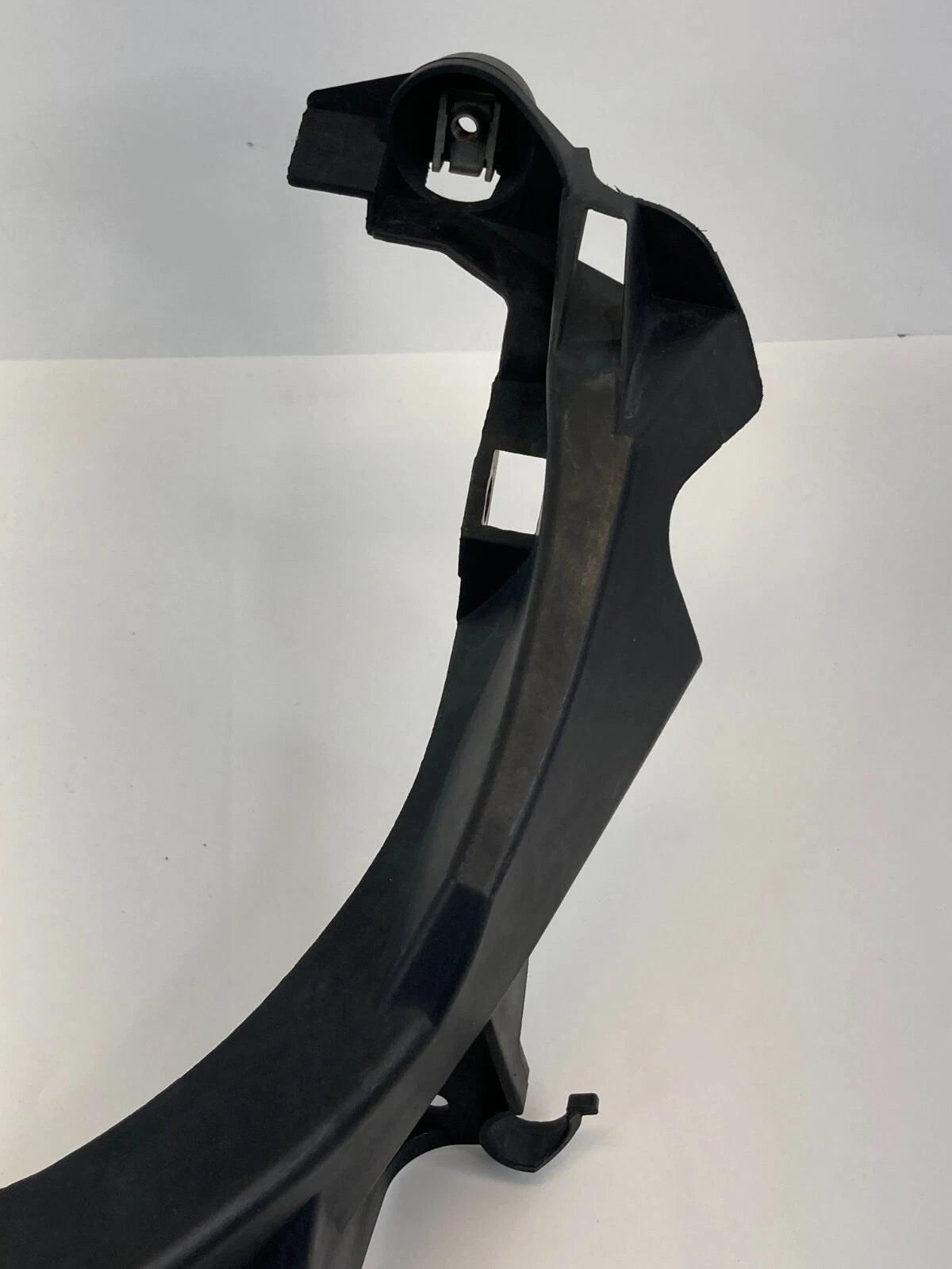 2006 BMW 325XI 330I 330XI SEDAN HEADLIGHT MOUNT BRACKET OEM 51647116707