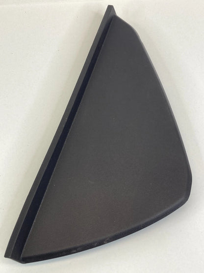 2010-2015 HYUNDAI TUCSON FRONT RIGHT SIDE END CAP DASH COVER TRIM 847682S000