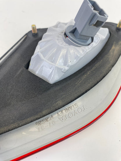 2003 2004 Toyota Avalon Left Driver Inner Trunk Lid Tail Light Taillight OEM