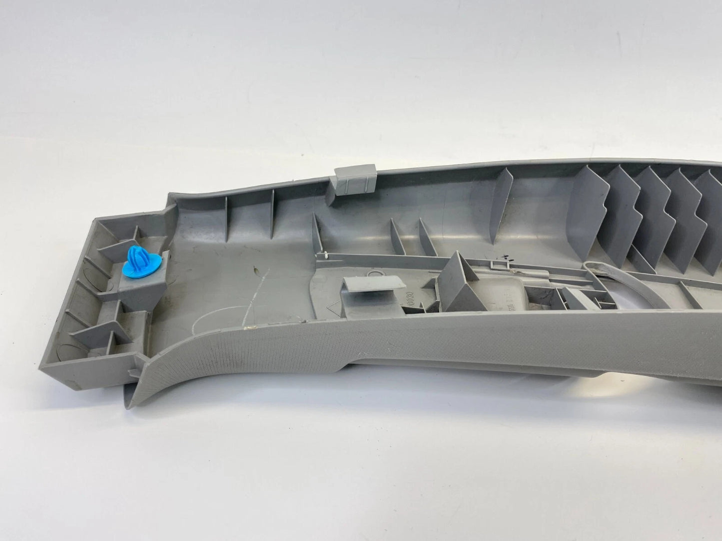 07-11 TOYOTA CAMRY FRONT LEFT SEAT BELT HEIGHT ADJUSTER COVER TRIM 73024-06030
